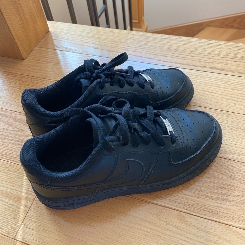 Black NIKE Air Forces